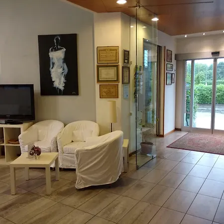 Отель Nuova Italia Годзано