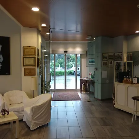 Отель Nuova Italia Годзано