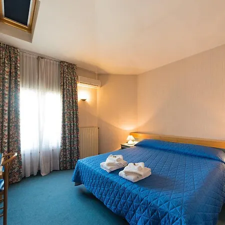 Nuova Italia Hotel 3*